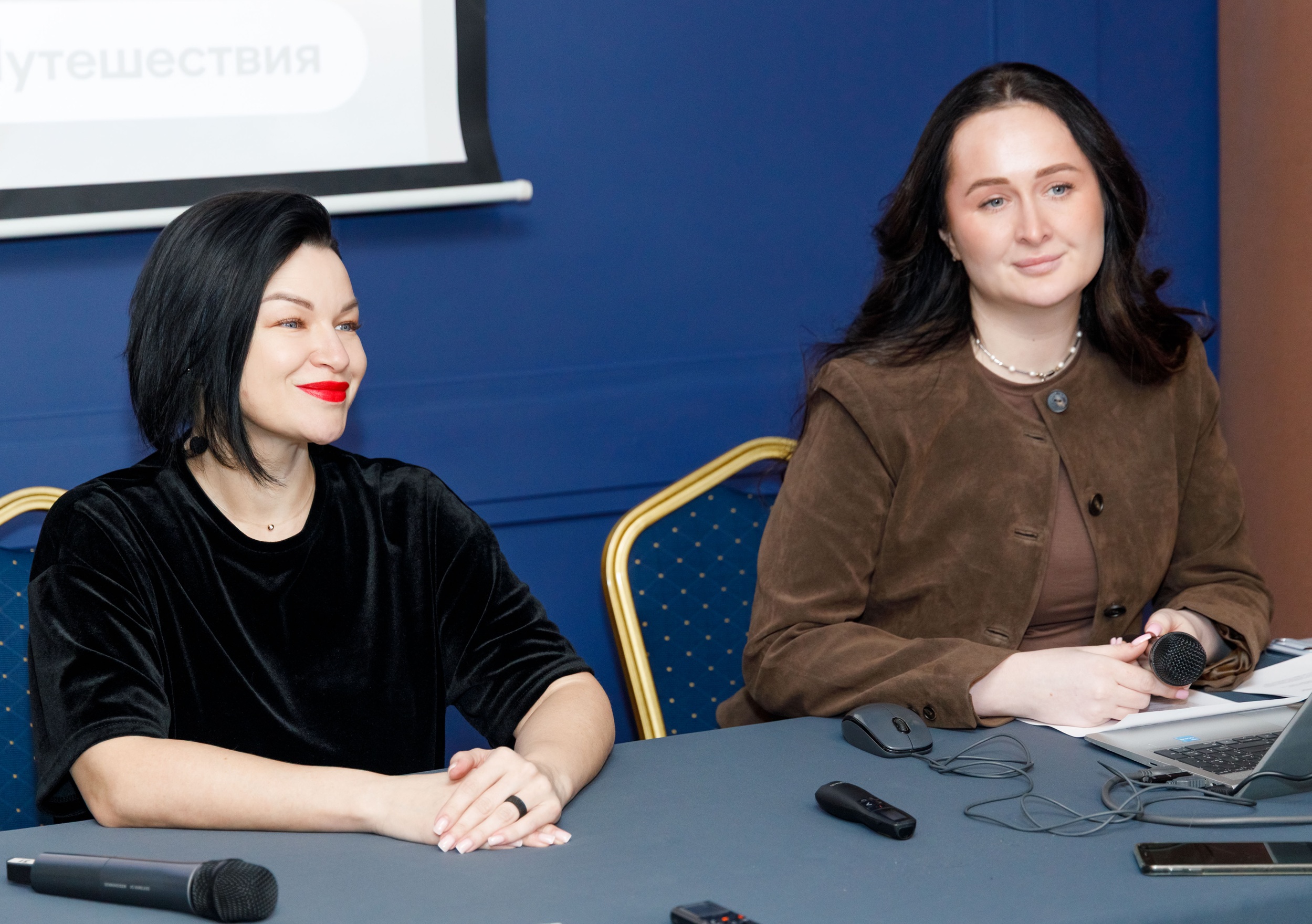 Слева направо: Екатерина Батенева, владелец сети аренды квартир «Сутки как дома» и Жанна Луцкая, руководитель группы отдела продаж «Авито Путешествий»