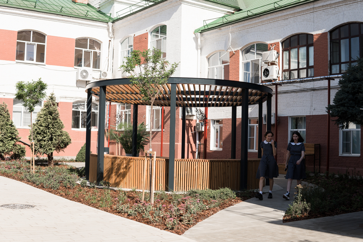 «Неометрия» открыла благоустроенную территорию гимназии №36 в Краснодаре