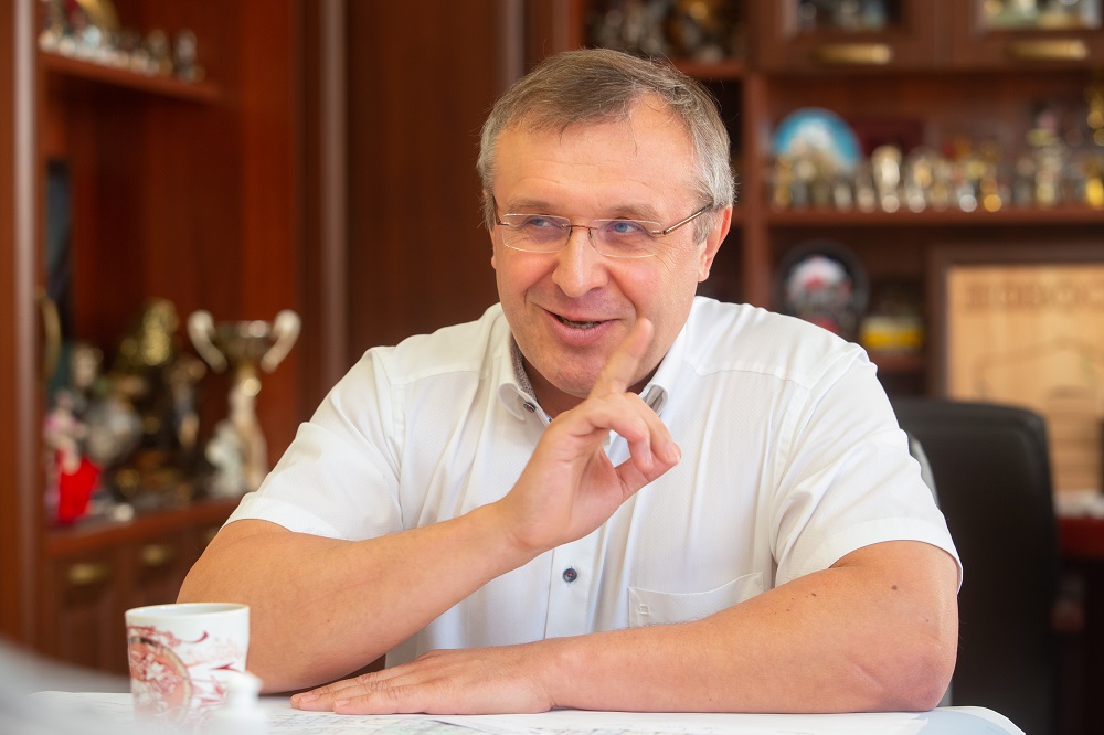 Анатолий Павлов — новосибирский девелопер, генеральный директор ГК «Сибмонтажспецстрой». За время своей работы ГК «СМСС» ввела в эксплуатацию более 700 тысяч квадратных метров недвижимости.