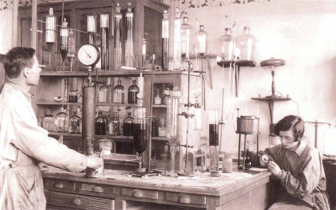 Лаборатория физико-химических исследований нефтей и газов ЦНИЛ (1940-е гг.)
