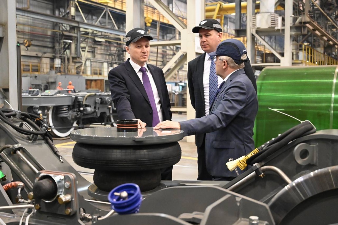 Завод «Уральские локомотивы» посетил Альберт Каримов 