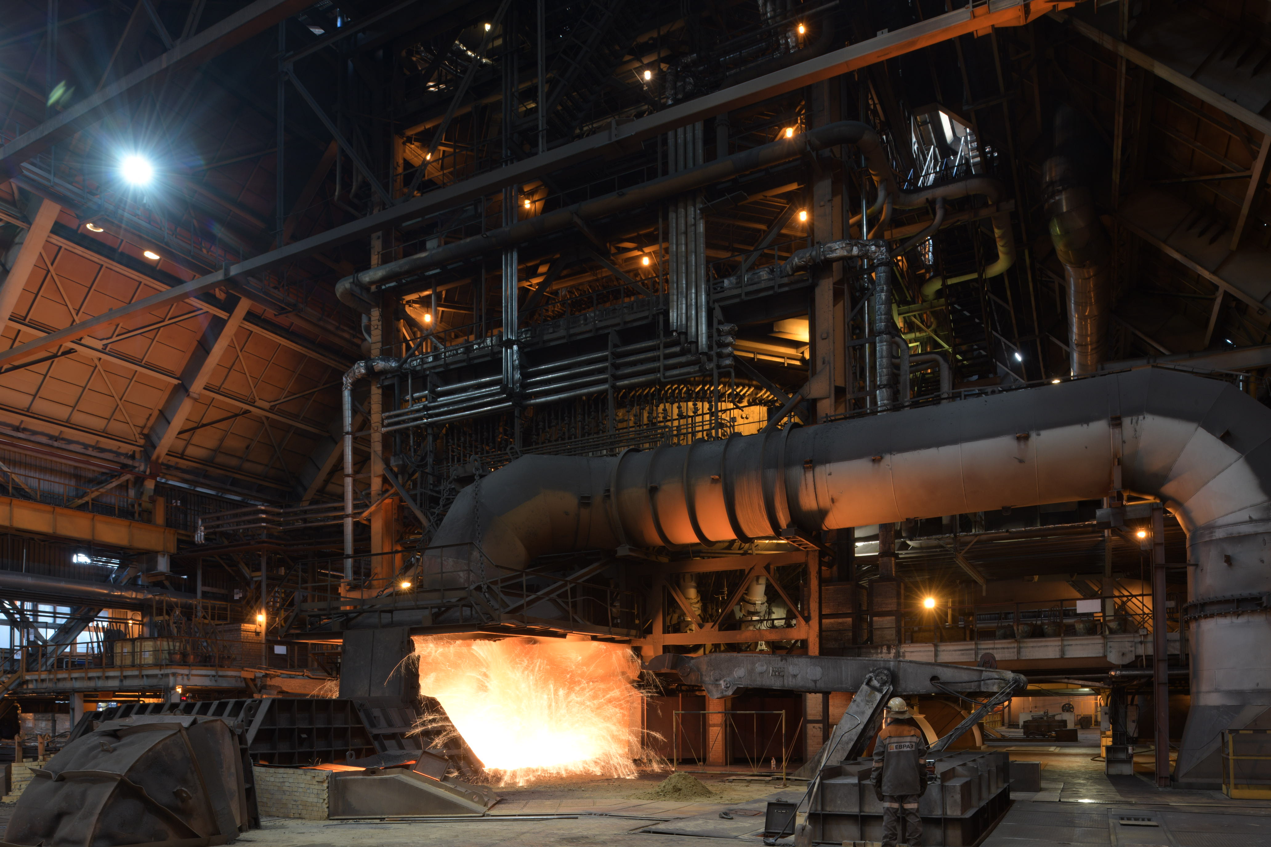 За 80 лет на ЕВРАЗ НТМК выплавлено около 331 млн тонн чугуна, 364 млн тонн стали, изготовлено более 225 млн тонн металлопроката.