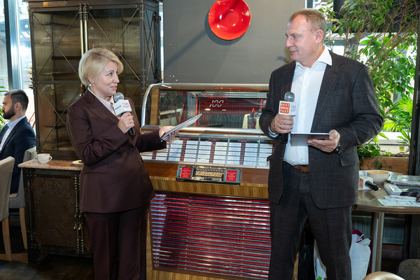 Оксана Кострюкова, СПбГЭУ, и Николай Антонов, «МТЛ-Апарт»