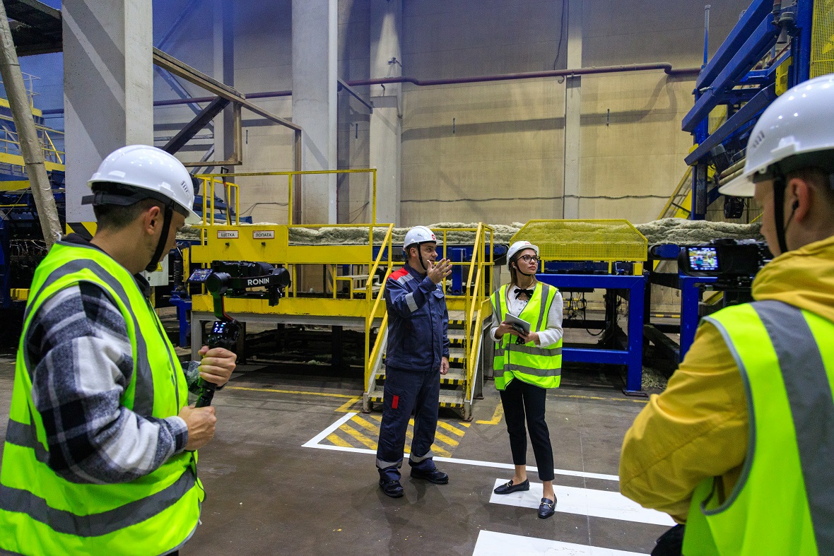 Фото: РБК Юг, Денис Демков
Директор «Завода Техно» Вячеслав Абакунов и заместитель главного редактора РБК+Юг и Северный Кавказ Ольга Алехина