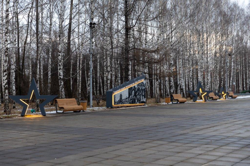 Обновленная площадь у музея боевой славый металлургов 