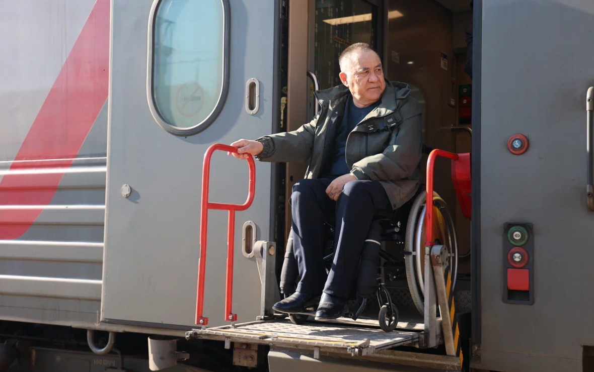 «Единая Россия» проверила доступную среду на ж/д вокзале в Уфе