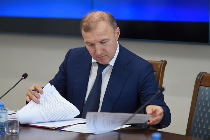 Мурат Кумпилов поручил Кабмину принять меры по снижению налоговых ставок