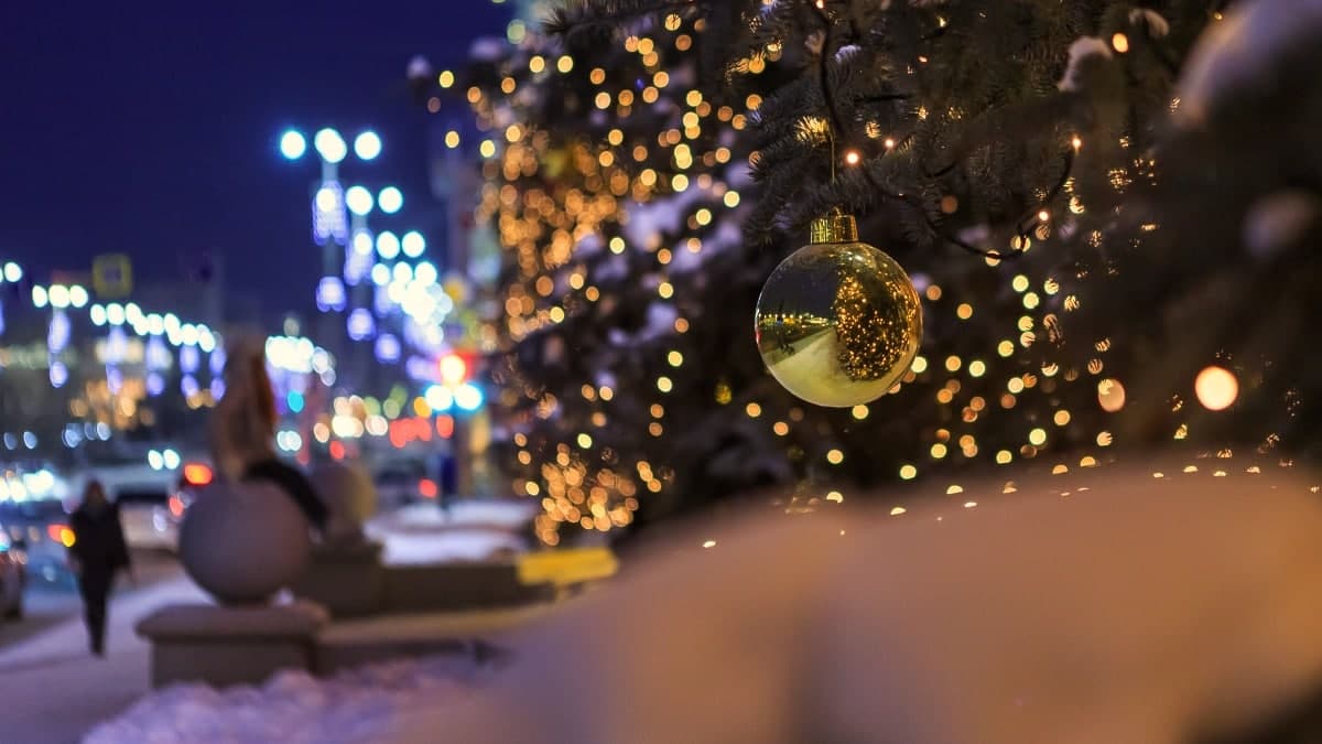 Как бизнес и город украсили Екатеринбург к Новому году