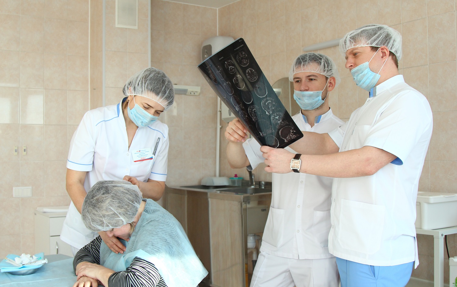 В апреле в клинике «РЖД-Медицина» впервые в Новосибирске была выполнена импульсная радиочастотная абляция малого затылочного нерва