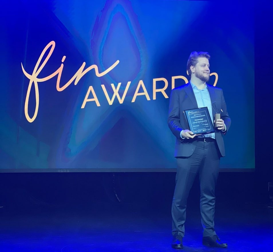 Finaward 2024. FINAWARD 2022. Премия рубли. Приз FINAWARDS. Премии FINAWARD’21 эмблема.