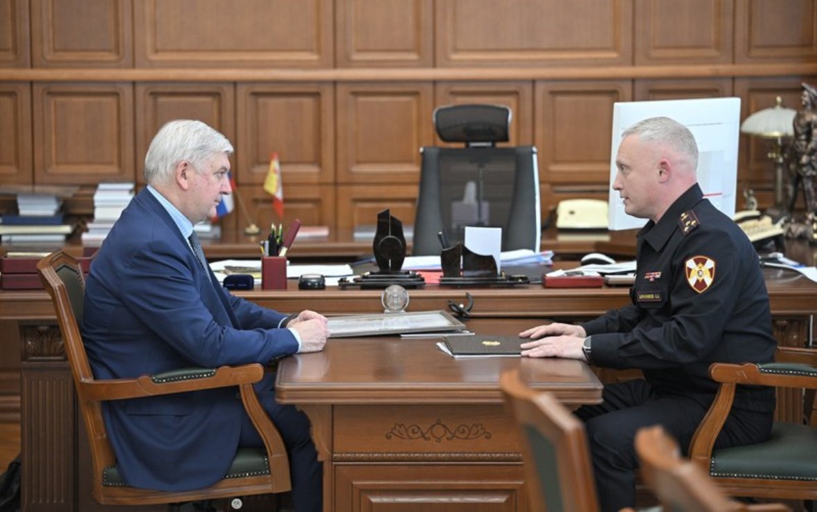 Александр Гусев и  Алексей Баранников (Фото: пресс-служба правительства Воронежской области)