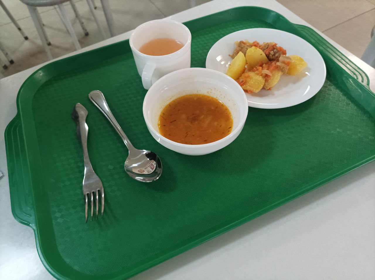 Аутсорсинг и выбор блюд: эксперт — о будущем школьного питания в РФ