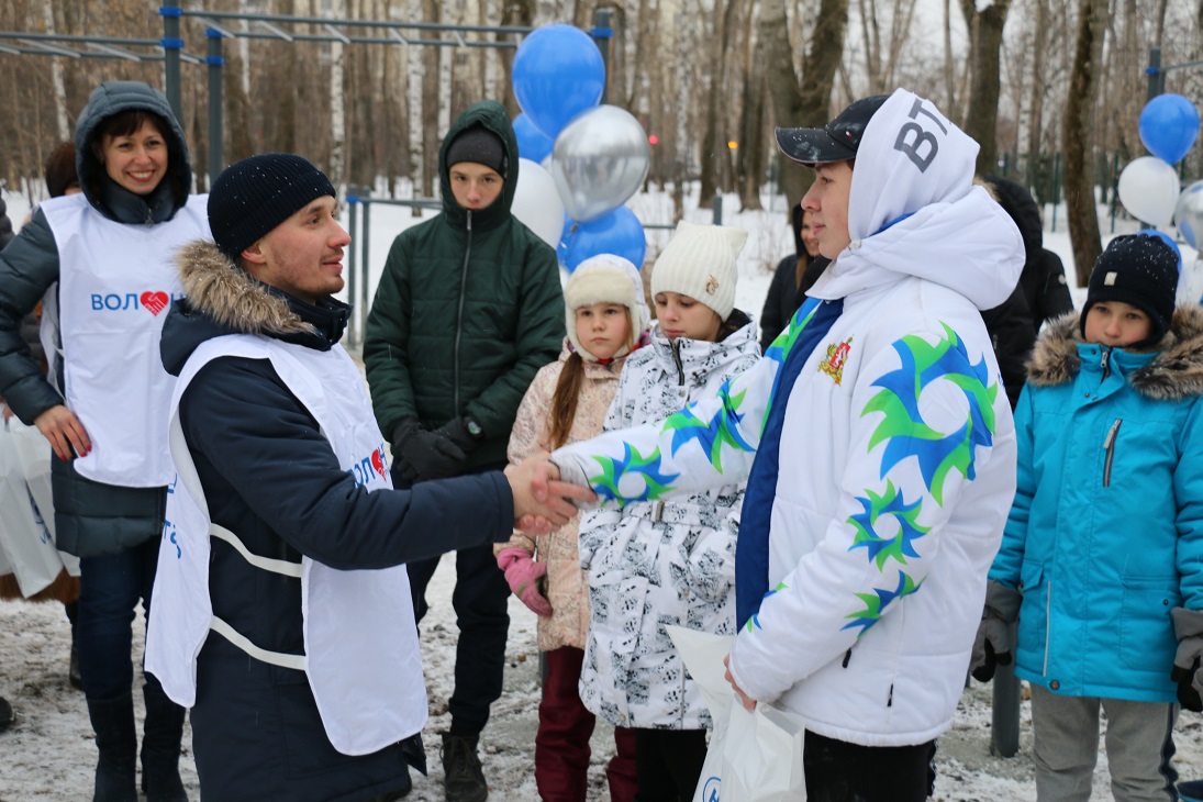 «Стальное дерево» помогло открыть воркаут площадку в парке 50-летия ВЛКСМ