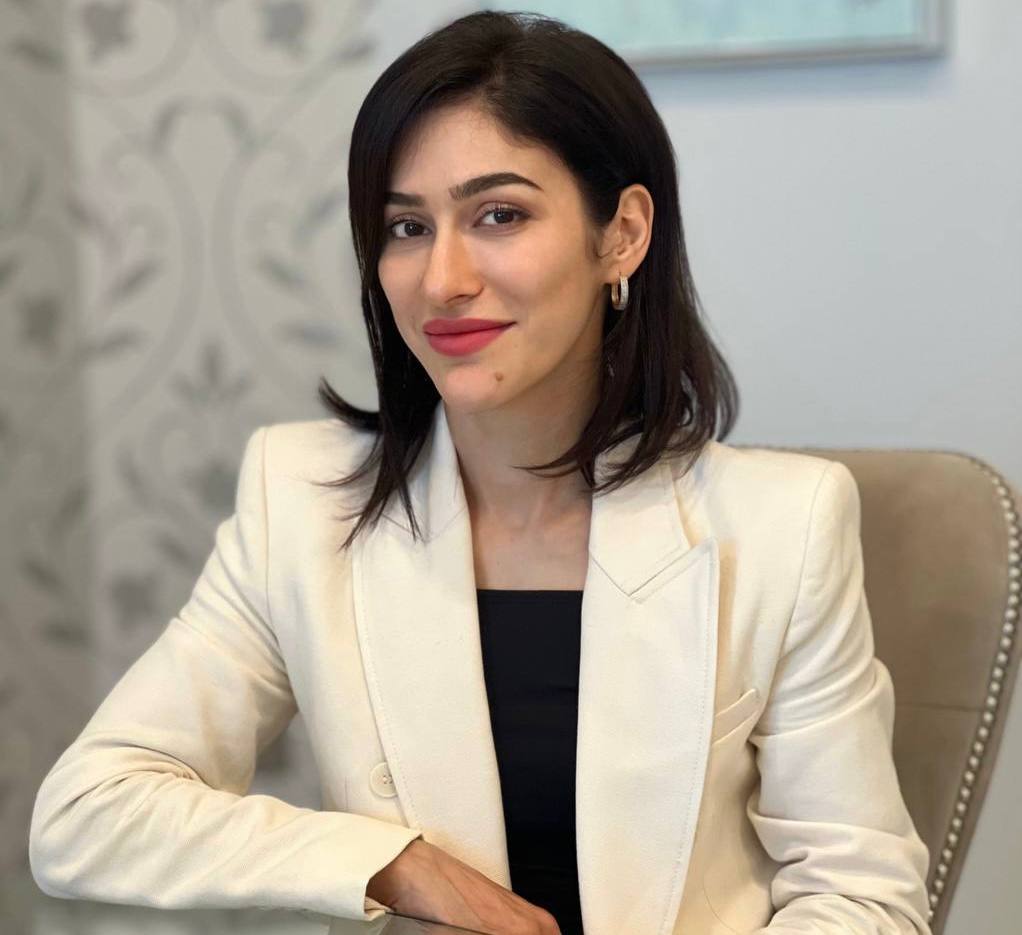 Патимат Алибекова — медиаменеджер, директор Международного издательского дома «ЕвроМедиа», эксперт в области стратегических коммуникаций, национальных и международных медиапроектов