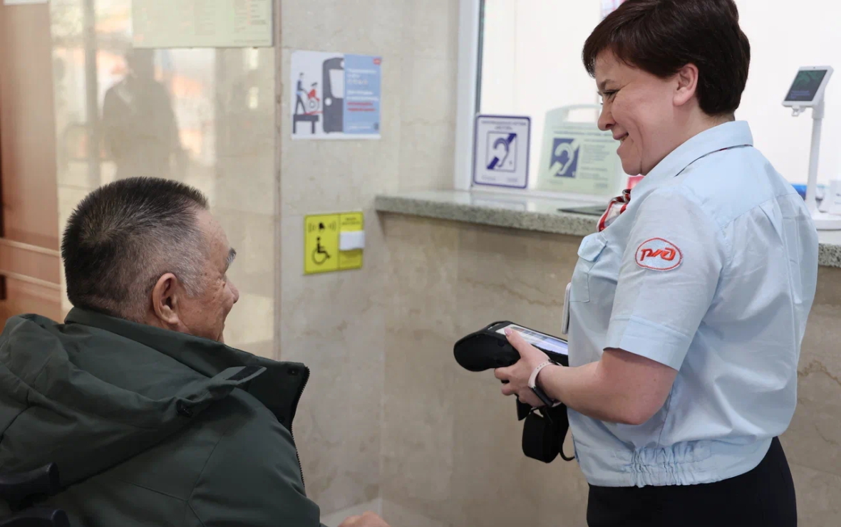 «Единая Россия» проверила доступную среду на ж/д вокзале в Уфе