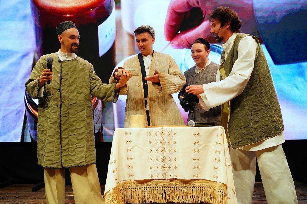 На презентации жилого комплекса показали иммерсивный спектакль о поэте Салихе Батталове и его братьях. Фото ИА «Татар-информ»