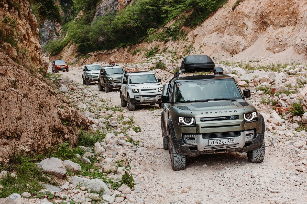 Каждое из трех семейств Land Rover: Defender, Discovery и Range Rover по-своему открывает для вас мир за гранью обыденного (Все фото: «Альбион-Моторс»)