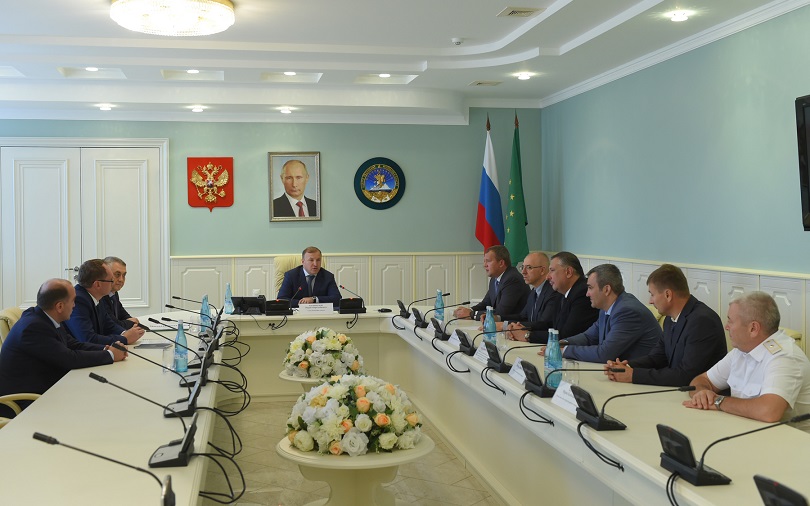 Глава Адыгеи провел встречу с представителями ФТС России