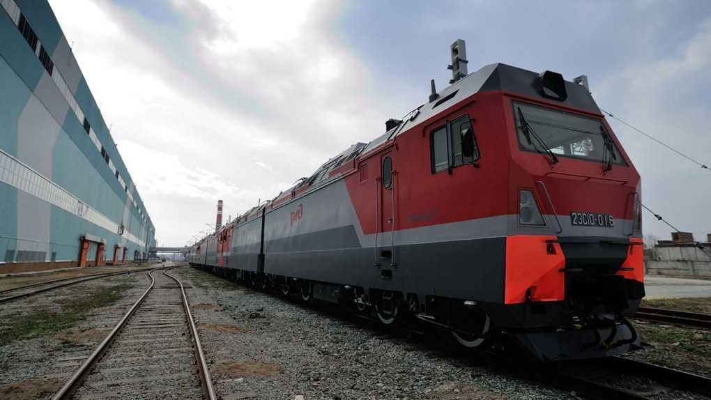 Грузовой электровоз «Гранит» совершил поездку с поездом массой 12000 тонн