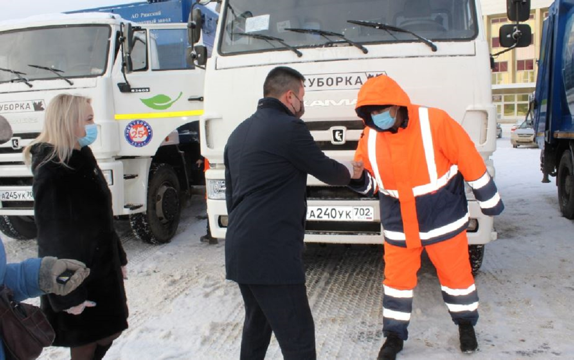 В Нефтекамск и северо-западные районы Башкирии поступили новые мусоровозы