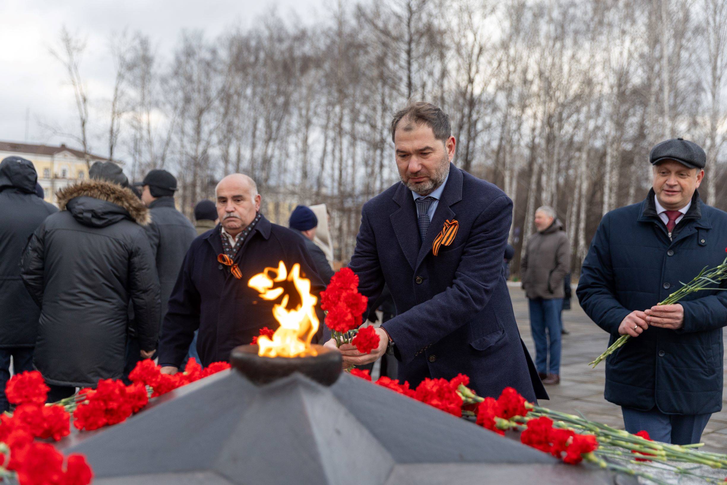 Денис Новоженов и Валерий Суров почтили память ветеранов войны и труженников тыла