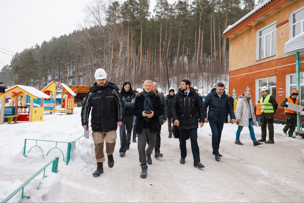 Глава Сбера и власти Республики оценили ход ремонта больницы в Манжероке