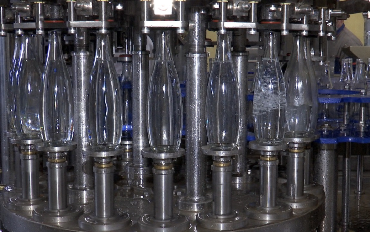 В Башкирии открылось новое производство воды в стеклянных бутылках