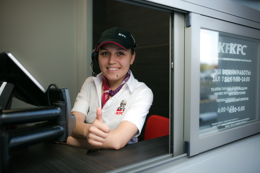 KFC открыл первый в Уфе ресторан с автораздачей