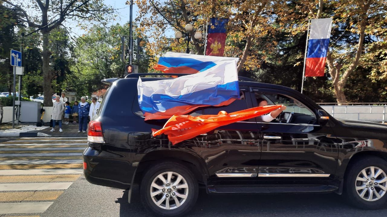 В Краснодаре и Сочи устроили масштабный автопробег Команды Путина 