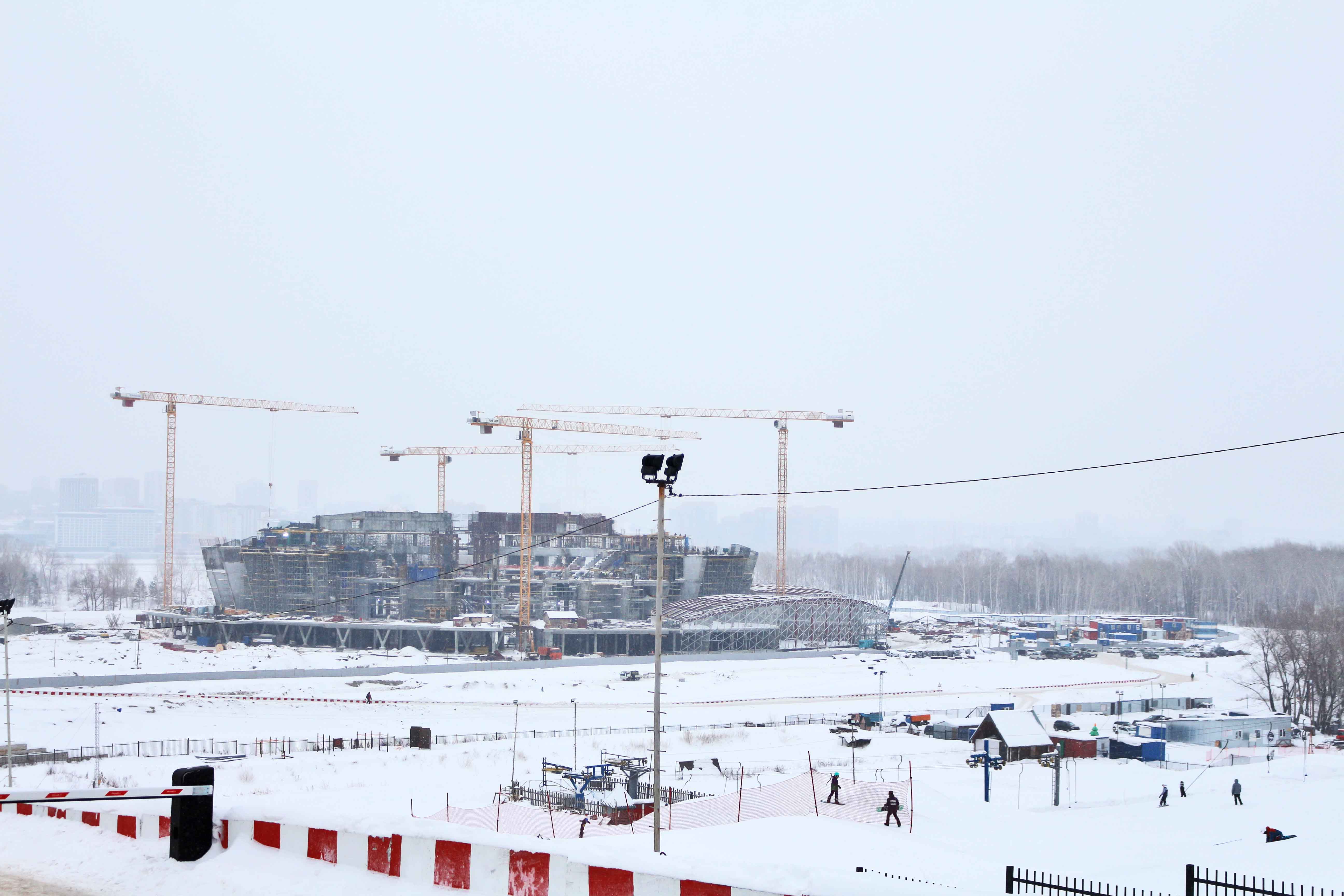 Строящаяся многофункциональная ледовая арена в Новосибирске