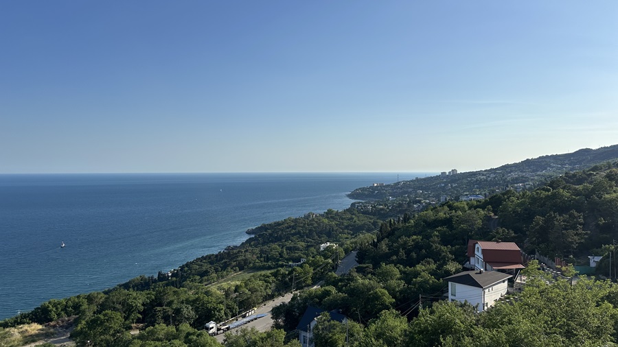 Жилая недвижимость в Крыму сохраняет свою привлекательность для россиян, спрос на покупку квартир и апартаментов в городах республики остается высоким