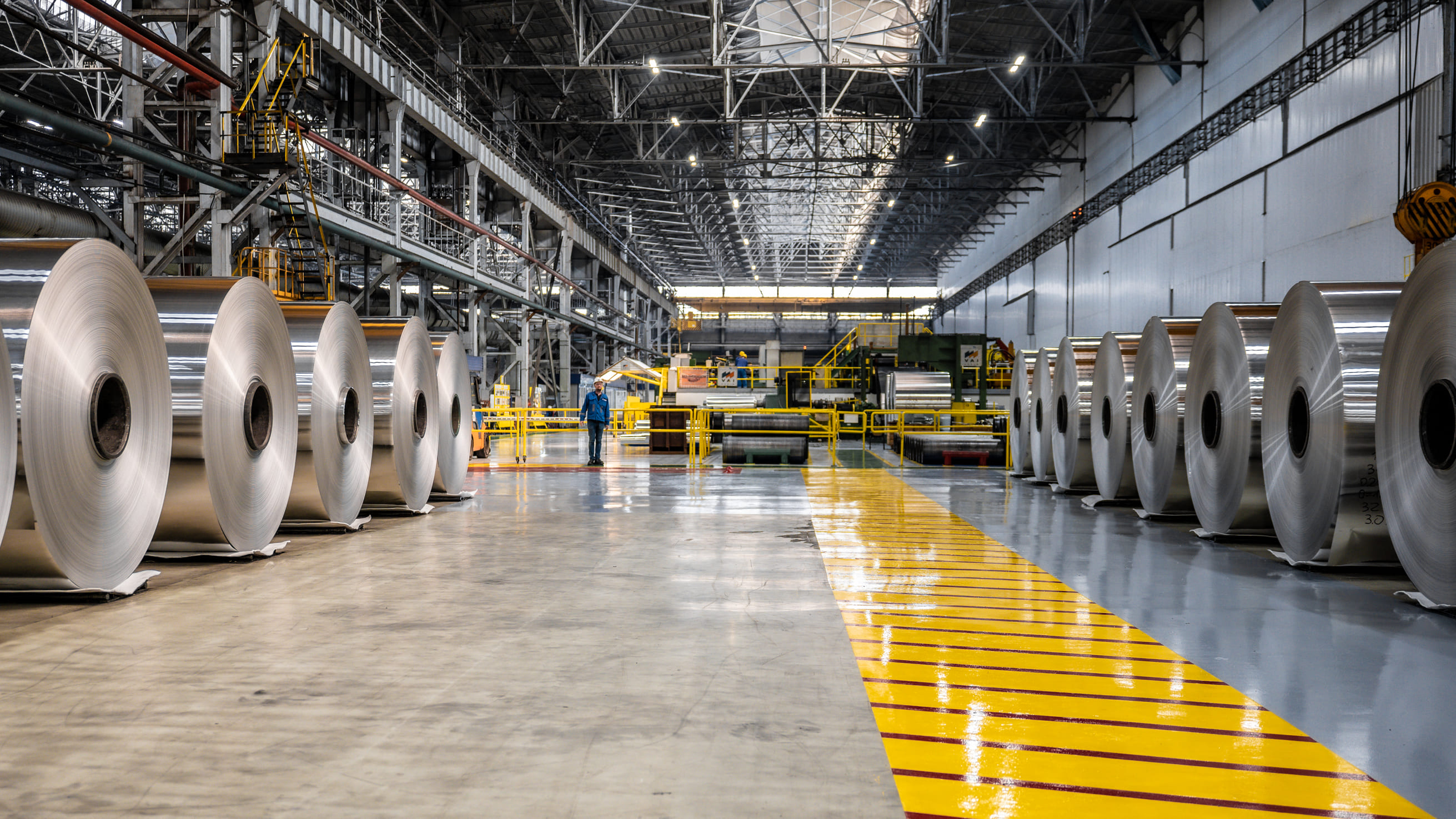 В пригороде Екатеринбурга открыли розничный склад завода СМЗ