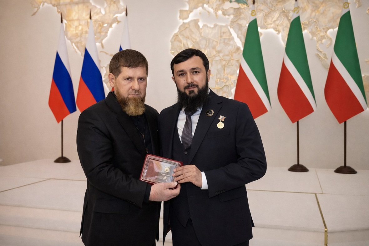 Глава Чеченской Республики Рамзан Кадыров и руководитель строительной компании «Элит Строй» Дени Мадаев