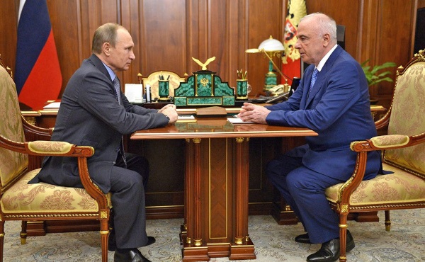 Президент России вручил Главе Адыгеи орден «За заслуги перед Отечеством» 3 степени