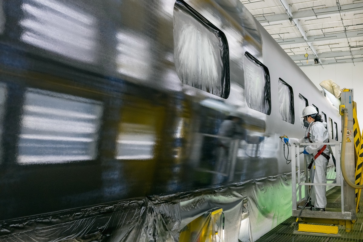 В Верхней Пышме окрасили кузова первого отечественного поезда для ВСМ