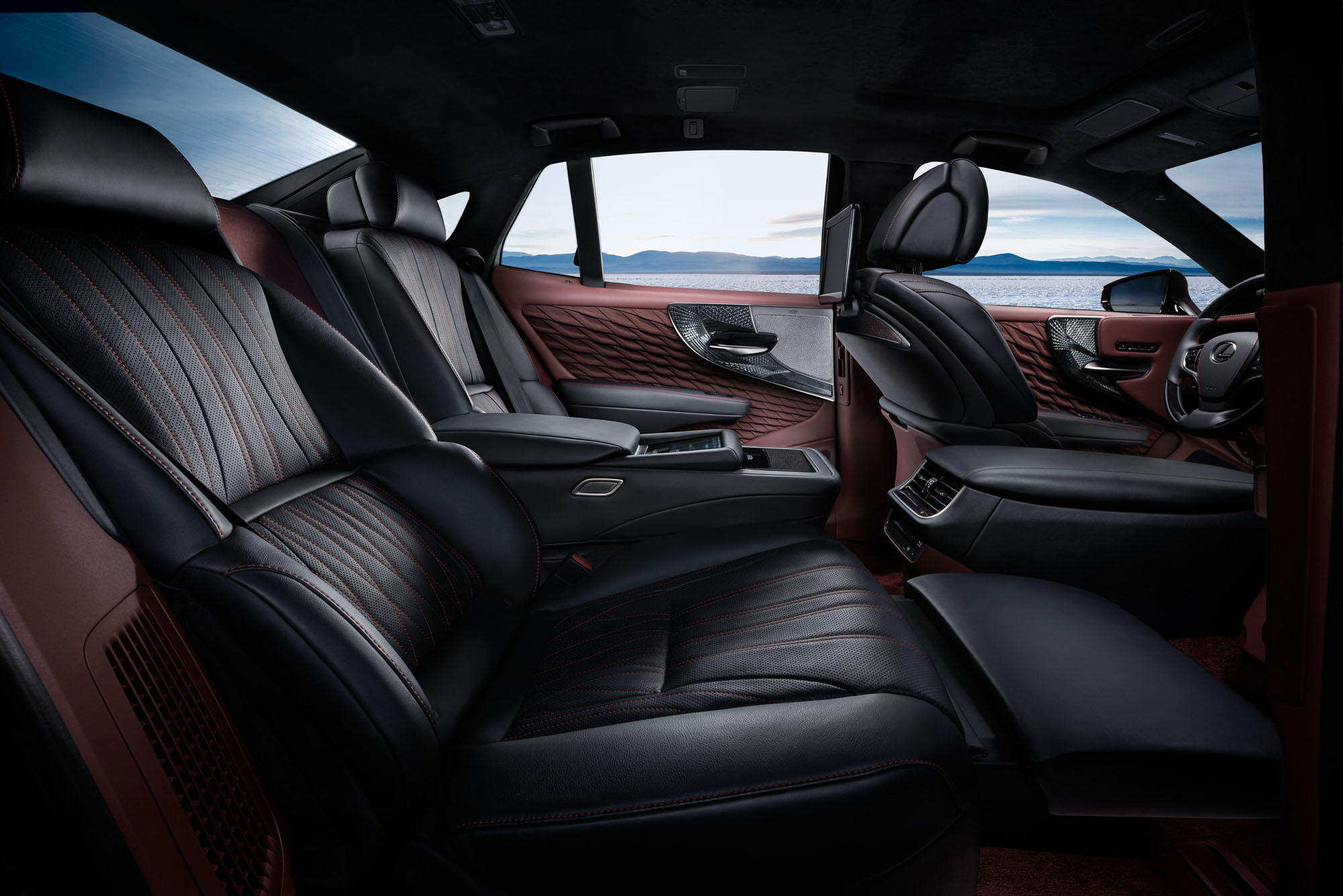 Новый Lexus LS: пятое поколение для успешных людей