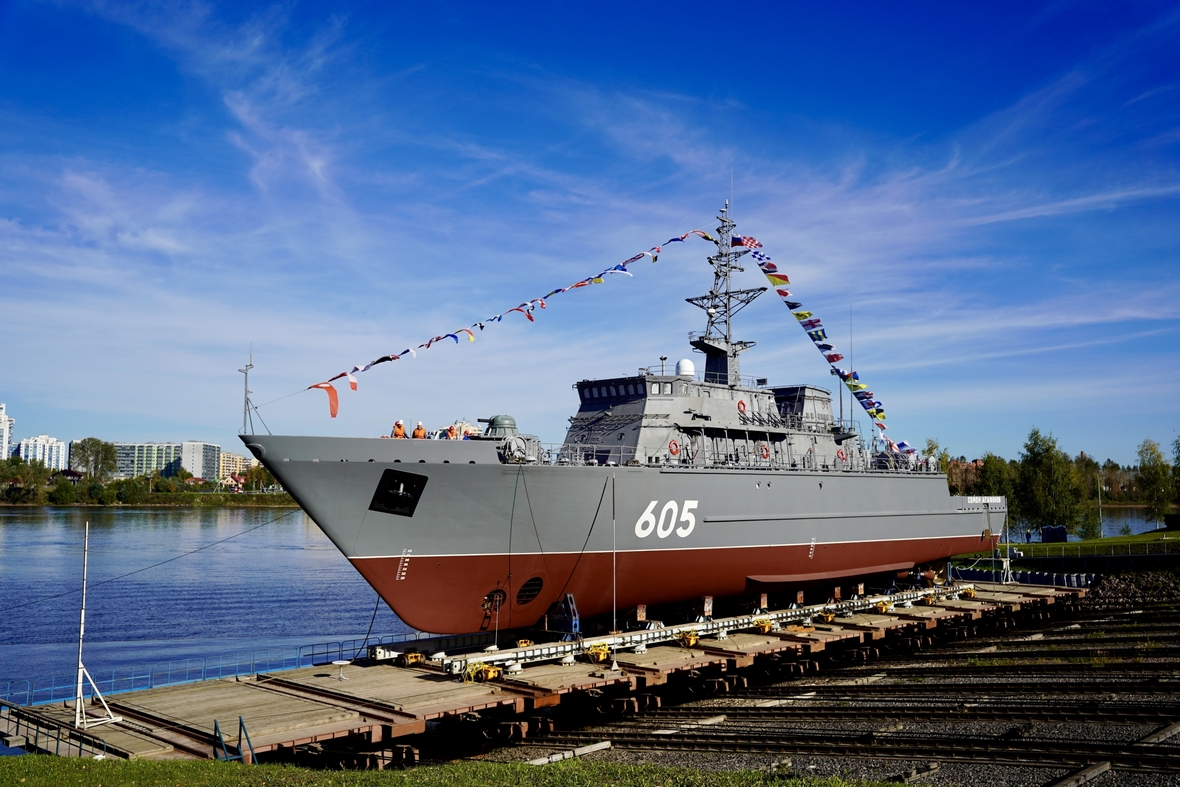 Спуск на воду корабля противоминной обороны проекта 12700 на СНСЗ