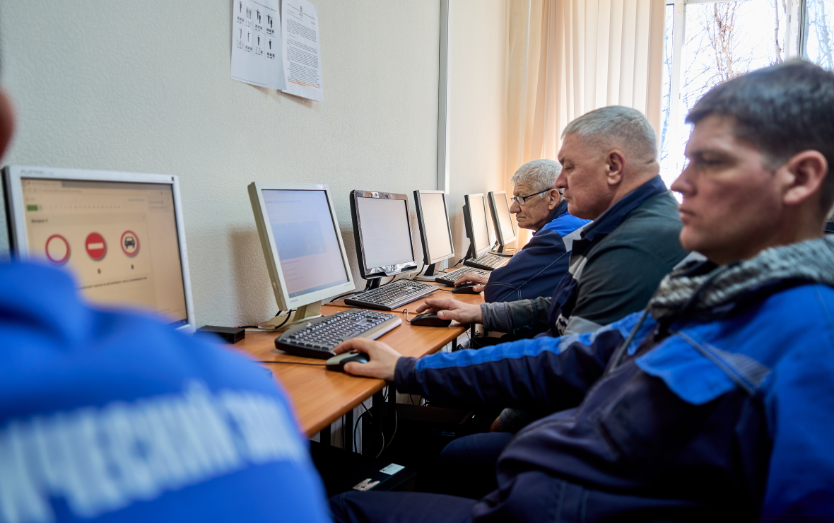 Водители Ремонтно-механического завода сдали ежегодный экзамен по ПДД