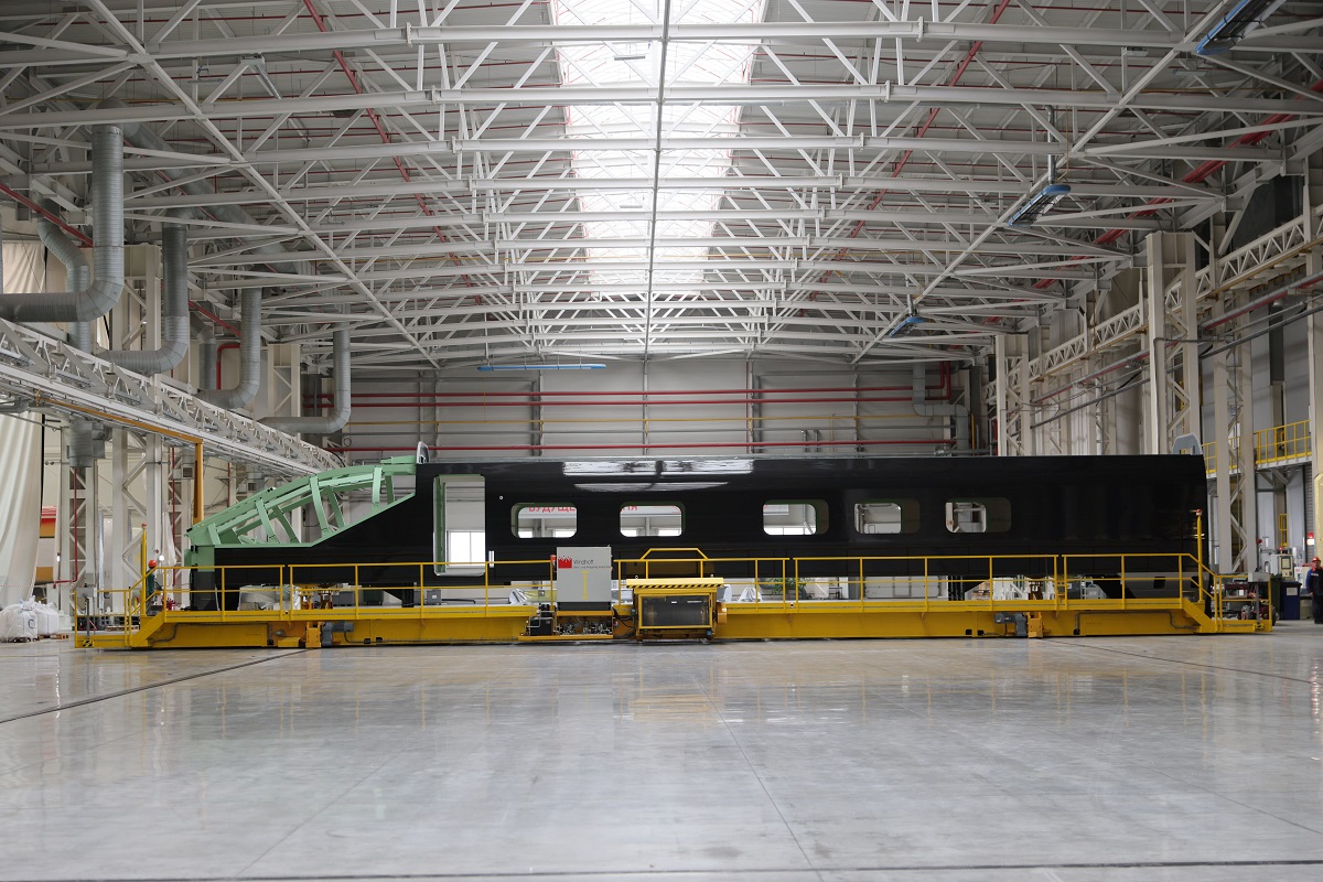 В Верхней Пышме окрасили кузова первого отечественного поезда для ВСМ