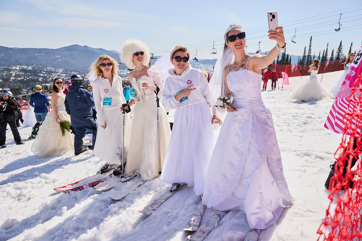 фото Свадебного спуска» предоставлено организаторами фестиваля Grelka Fest на курорте «Шерегеш» , Горная Шория