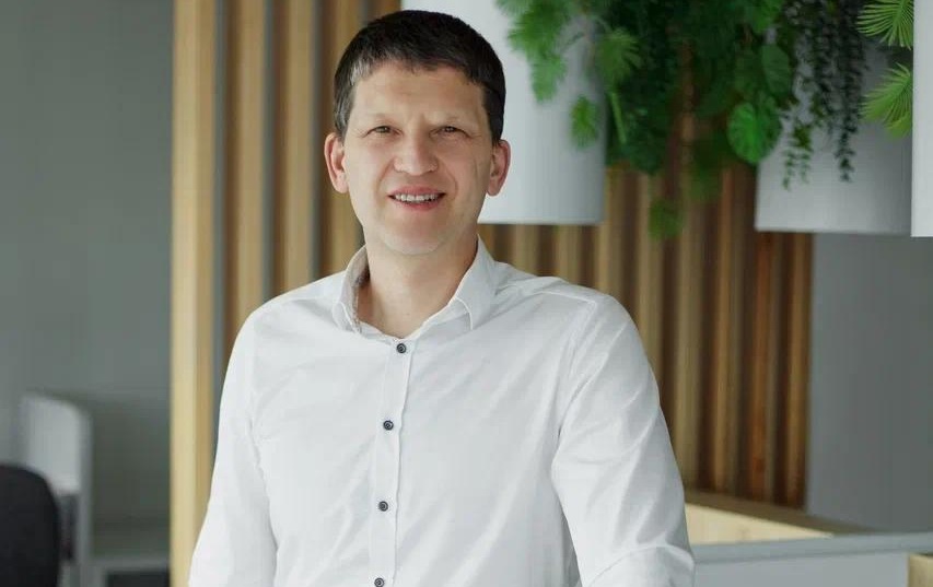 Илья Серов