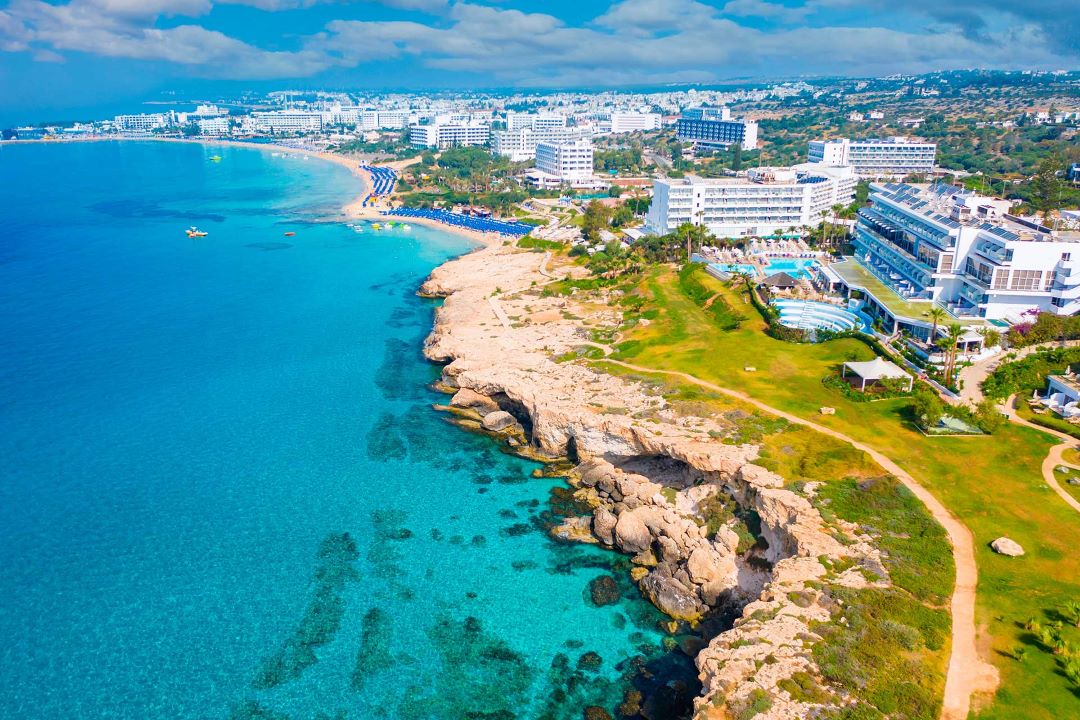 Соответствует ли действительности райская островная жизнь на Кипре?