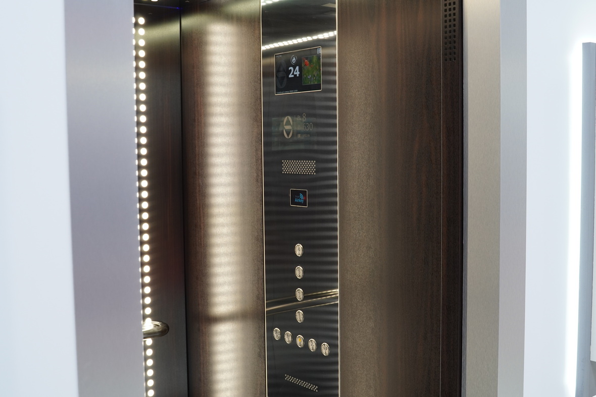 Галерея лифтов: ЩЛЗ представил на выставке YugBuild SMART-системы