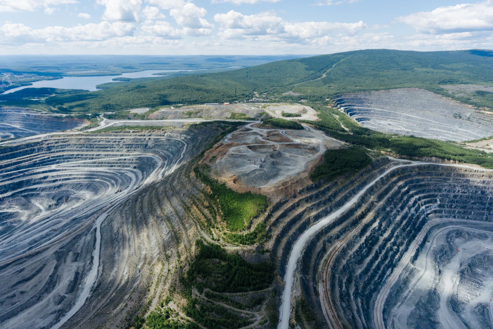 ЕВРАЗ КГОК направит более 2 млрд рублей на отвод рек от объектов карьера