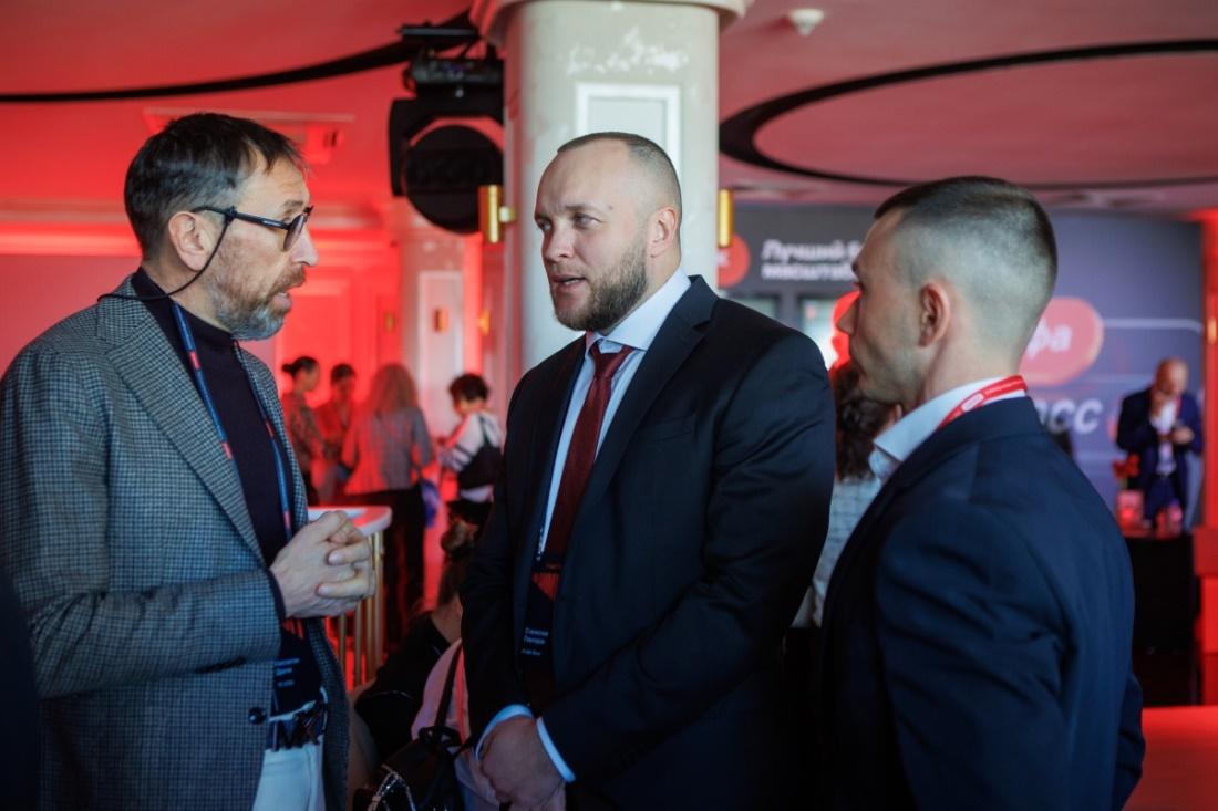 Как бизнесу расти без дешевых денег: что обсуждали на Альфа-Саммите