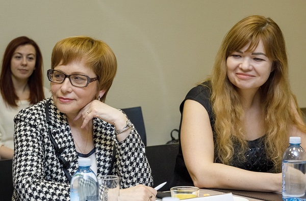 Виктория Тихонова (справа) - «ВестКолл», Надежда Пчелинцева - «Марвел-Дистрибуция»