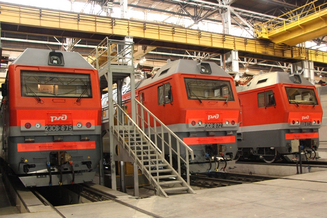 Завод «Уральские локомотивы» передал РЖД 25 обновленных электровозов 2ЭС6