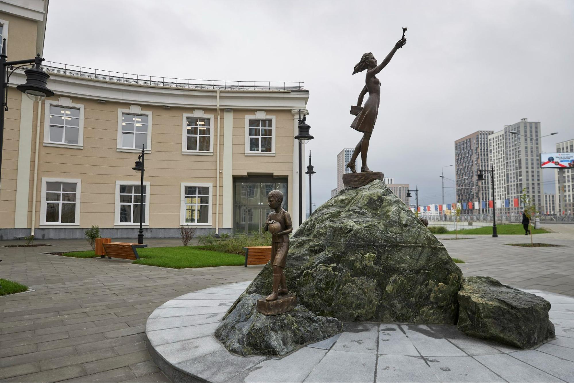 В Екатеринбурге открыли здание администрации Академического района