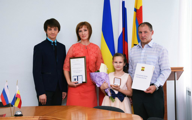 Шахтинка Анастасия Эбитова награждена «Чароитовой звездой»