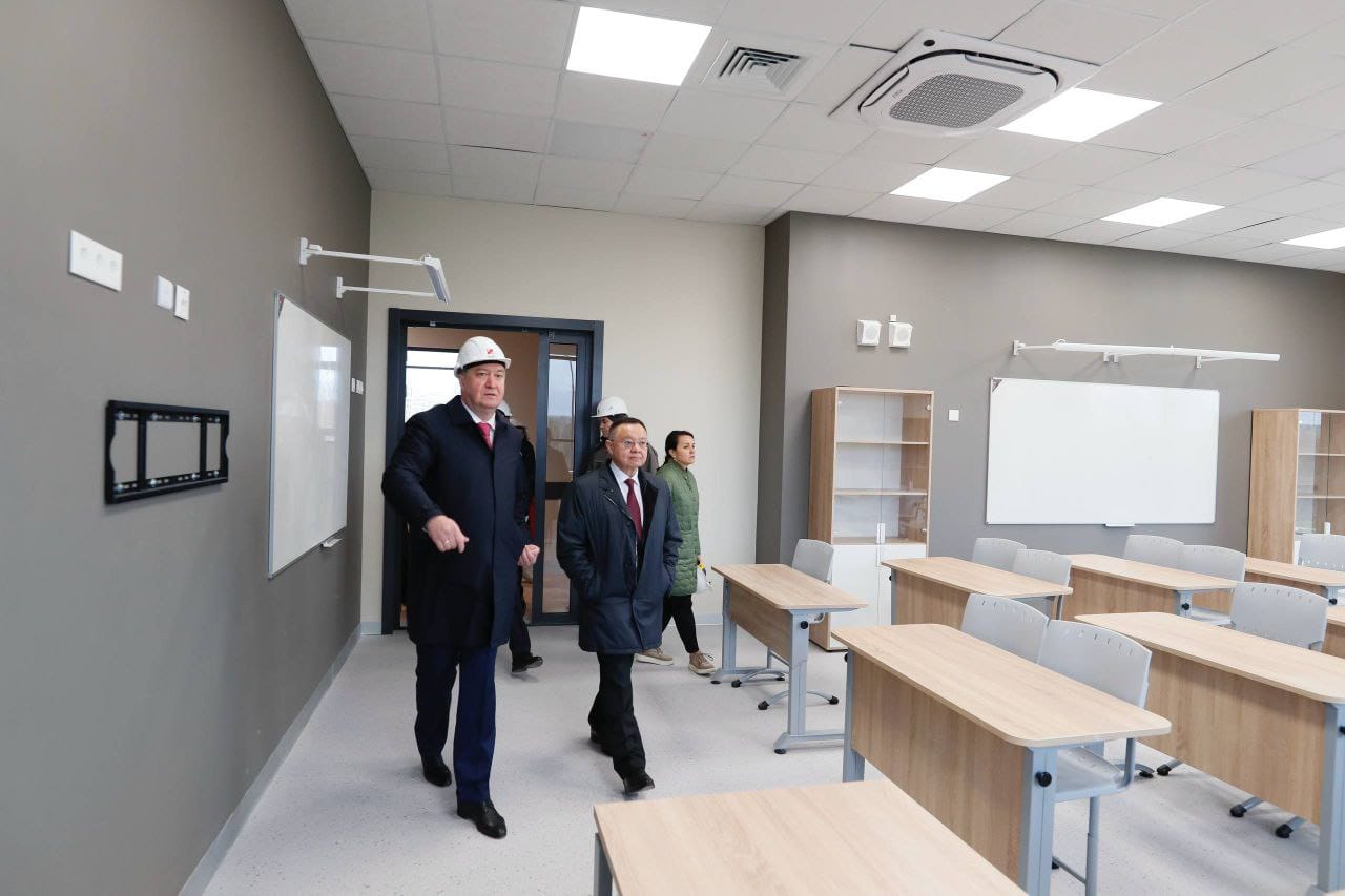 Глава Минстроя проверил ход строительства нового кампуса УрФУ